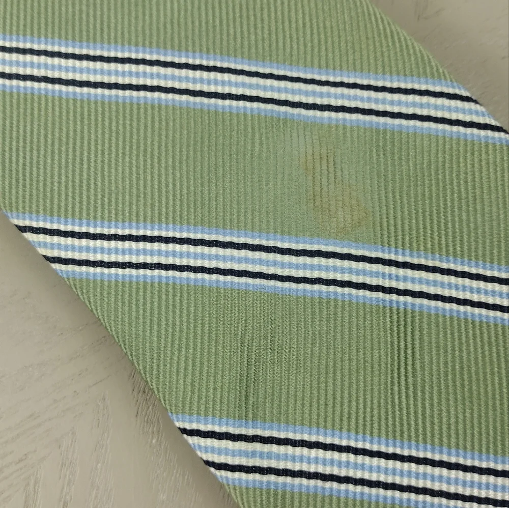 Jos. A Banks 100% Silk Tie - Picture 2 of 3